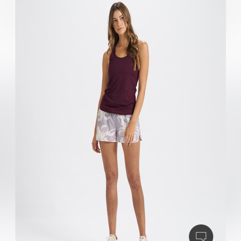 Vuori Lux Performance Tank in Cerise Heather. Size Medium.
